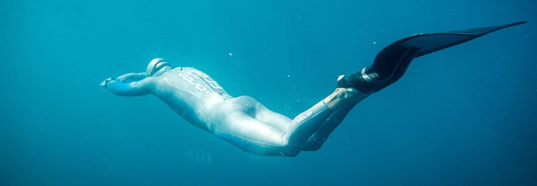 William Trubridge swims like a dolphin across wild New Zealand channel