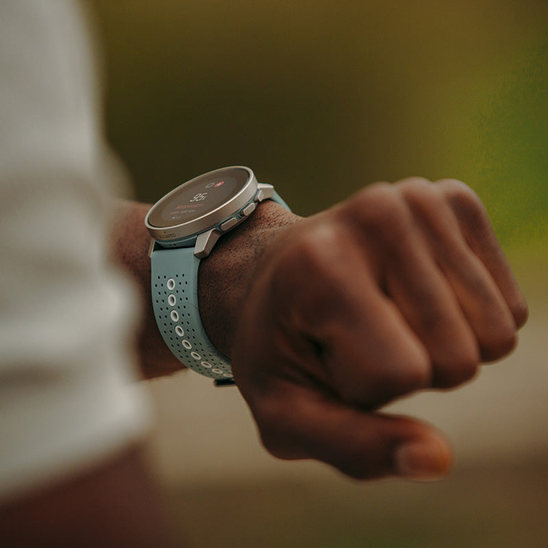 Suunto 9 Peak Moss Gray on wrist